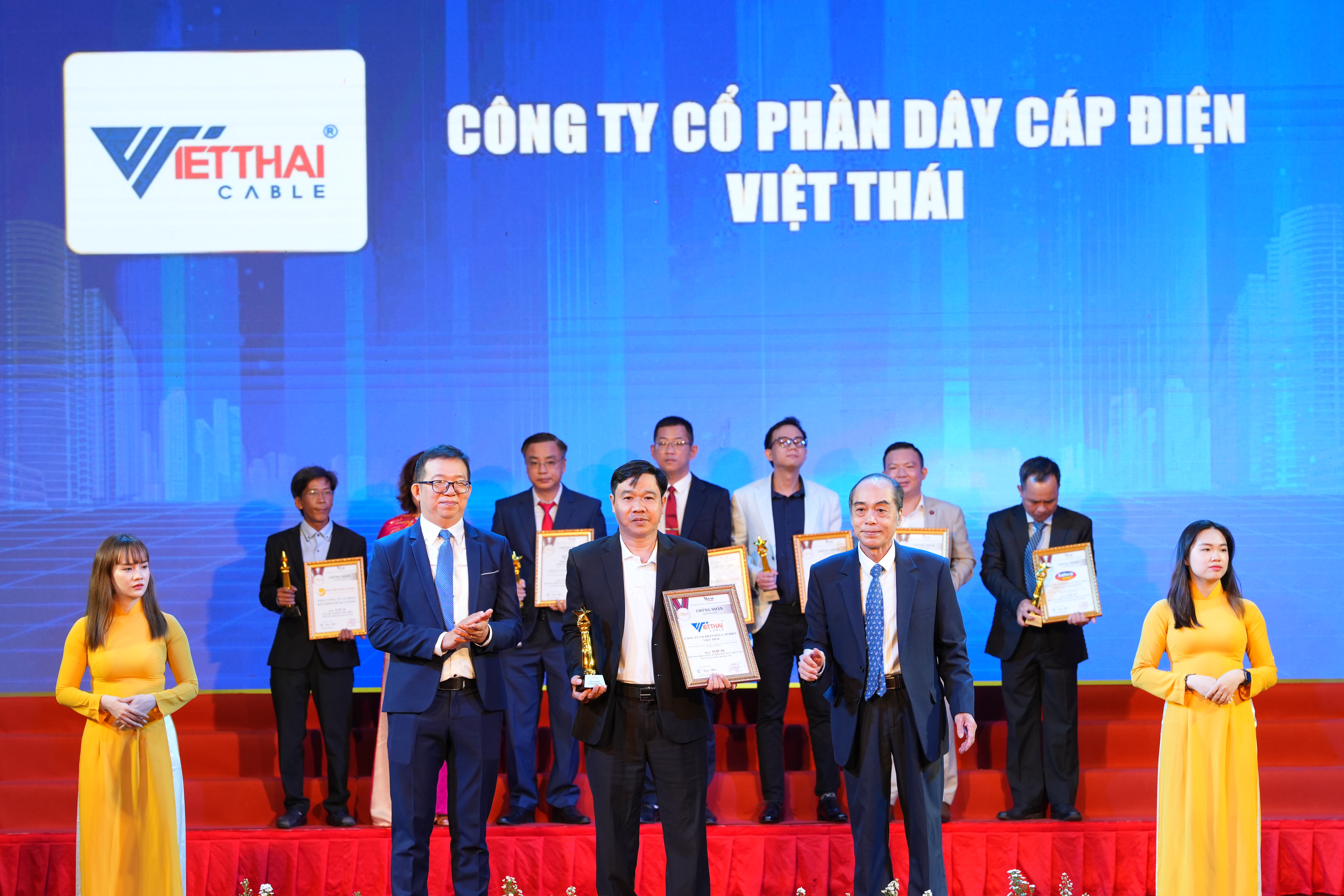 Công ty Việt Thái vinh dự đạt TOP 10 thương hiệu dây cáp điện dẫn đầu Việt Nam 